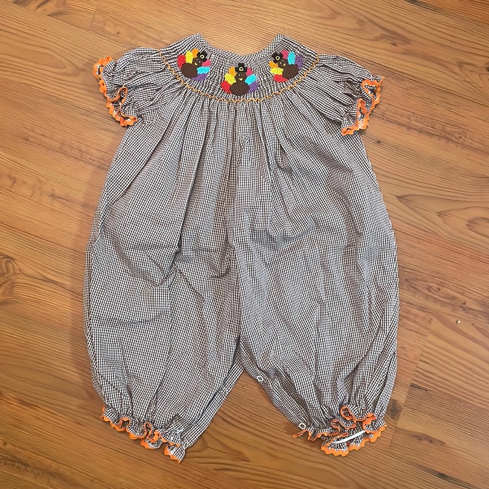 Smocking Bird’s Outfit